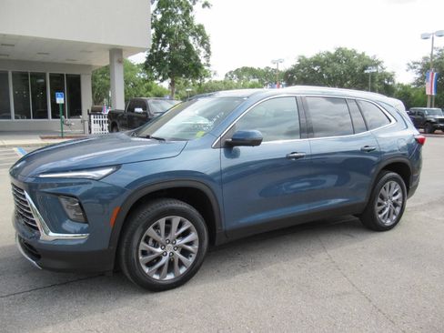Used 2026 Buick Enclave Preferred FWD image 4