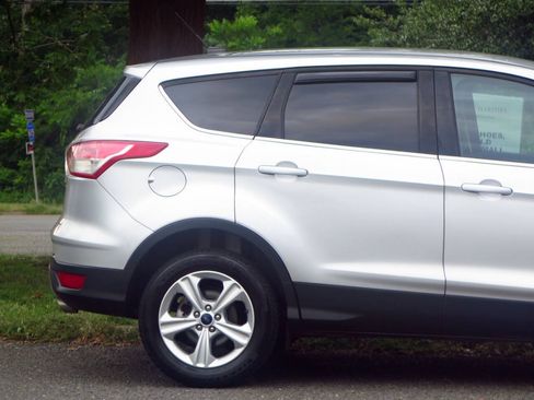 Used 2016 Ford Escape SE FWD image 25
