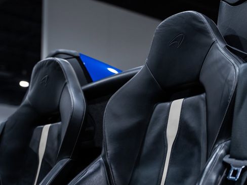 Used 2018 McLaren 570S Spider image 23