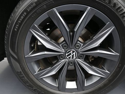 Used 2022 Volkswagen Tiguan SE image 42