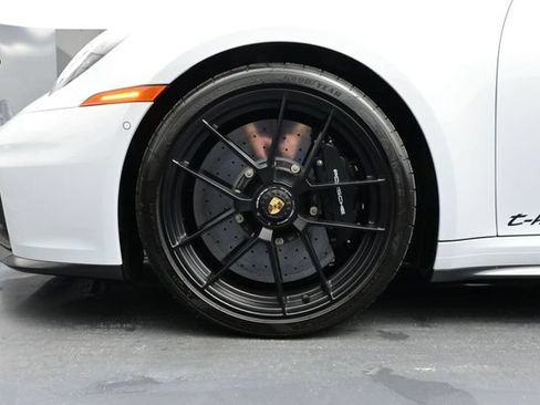 Certified 2026 Porsche 911 Targa 4 GTS AWD/4WD image 6