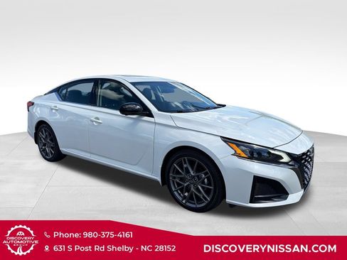Certified 2024 Nissan Altima 2.0 SR FWD image 6