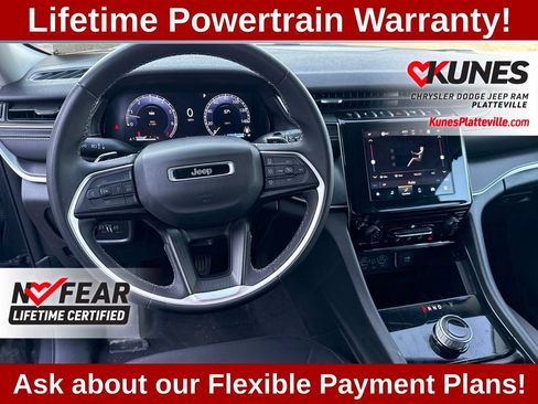 Used 2023 Jeep Grand Cherokee Laredo AWD/4WD image 12