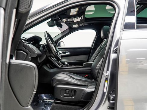 Used 2021 Land Rover Range Rover Velar R-Dynamic S image 39