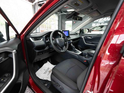 Used 2025 Toyota RAV4 XLE image 8