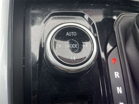 Used 2024 Chevrolet Colorado Trail Boss w/ Technology Package image 18