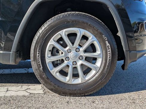 Used 2021 Jeep Grand Cherokee Laredo AWD/4WD image 11