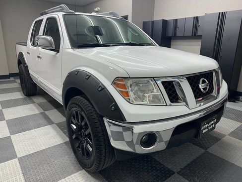 Used 2010 Nissan Frontier LE w/ LE Value Truck Pkg image 5