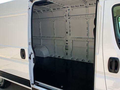 Used 2024 RAM ProMaster 2500 w/ Premium Convenience Group image 28