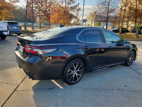 Certified 2022 Toyota Camry SE image 7