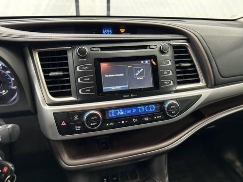 Used 2015 Toyota Highlander Plus FWD image 29