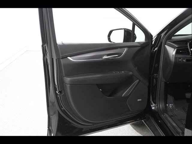 Certified 2025 Cadillac XT5 Luxury w/ LPO, Floor Liner Package AWD/4WD image 4
