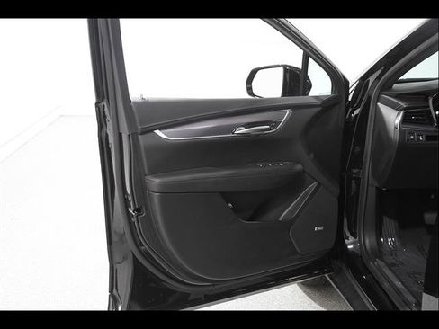 Certified 2025 Cadillac XT5 Luxury w/ LPO, Floor Liner Package AWD/4WD image 4