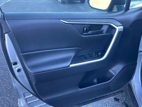 Used 2021 Toyota RAV4 LE FWD image 14
