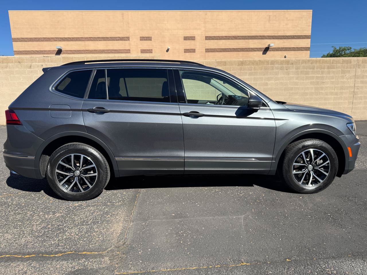 Used 2021 Volkswagen Tiguan SE FWD image 9