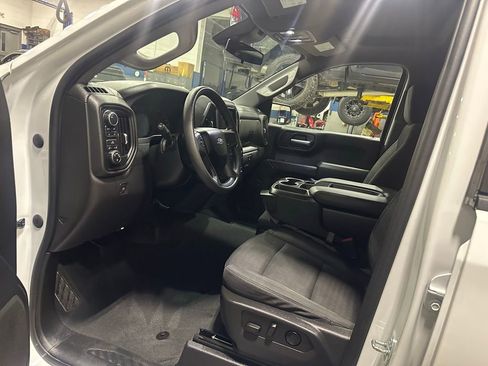 Used 2023 Chevrolet Silverado 1500 Custom Trail Boss w/ LPO, Dark Essentials Package image 10