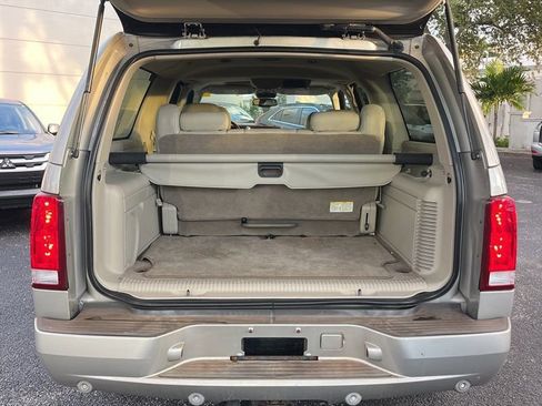 Used 2004 Cadillac Escalade ESV AWD image 17