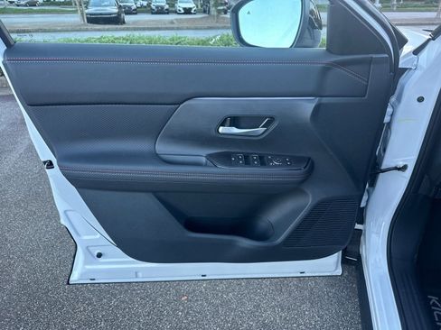 New 2026 Nissan Kicks SR image 10