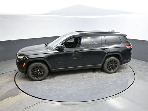 Used 2024 Jeep Grand Cherokee L Laredo AWD/4WD image 43