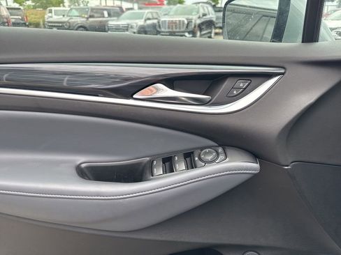 Used 2024 Buick Enclave Essence AWD/4WD image 10