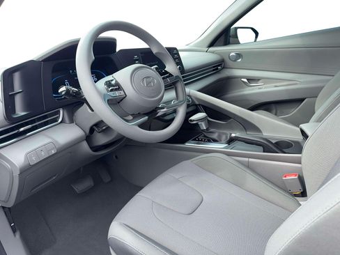 New 2026 Hyundai Elantra SE FWD image 14