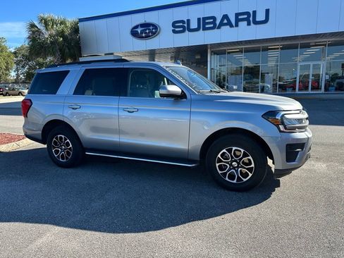 Used 2023 Ford Expedition XLT image 1