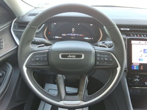 Used 2023 Jeep Grand Cherokee Limited AWD/4WD image 11