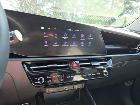 Used 2024 Kia Niro SX Touring FWD image 19