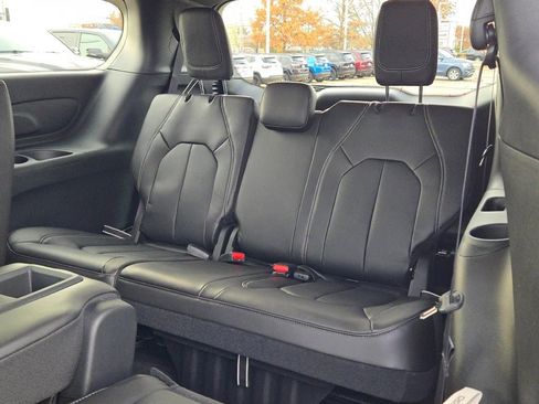 New 2026 Chrysler Pacifica Select image 19