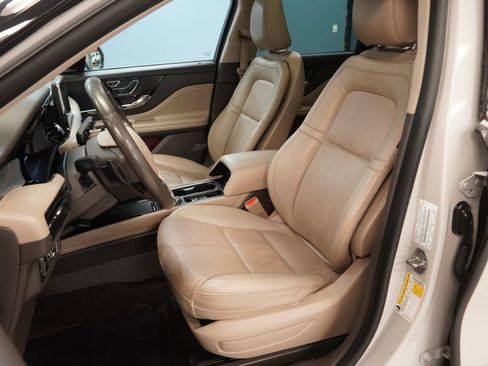Used 2021 Lincoln Corsair AWD w/ Premium Package image 3