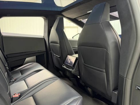 Used 2024 Tesla Cybertruck AWD Crew Cab image 18