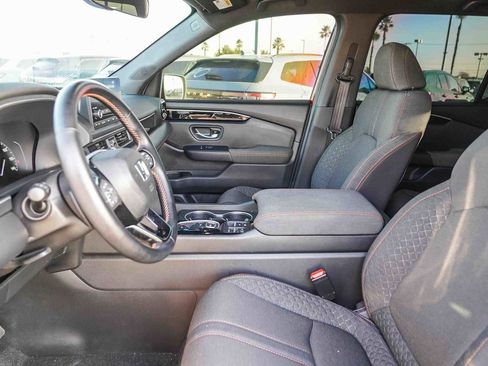 Used 2025 Honda Pilot Sport image 16