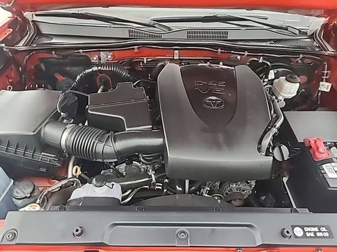 Used 2018 Toyota Tacoma TRD Sport w/ Technology Package AWD/4WD image 40