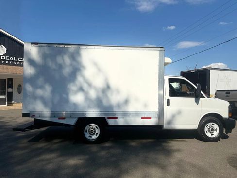 Used 2019 GMC Savana 3500 w/ Power Convenience Package RWD image 9