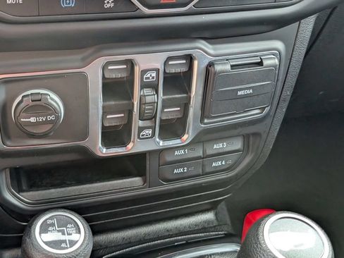 Used 2023 Jeep Wrangler Unlimited w/ Cold Weather Group AWD/4WD image 32