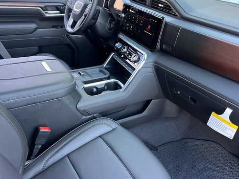 New 2026 GMC Sierra 2500 Denali w/ Denali Reserve Package AWD/4WD image 13