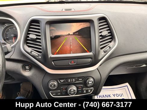 Used 2016 Jeep Cherokee Trailhawk w/ Comfort/Convenience Group AWD/4WD image 13