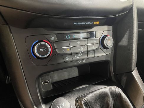 Certified 2018 Ford Focus SE FWD image 28