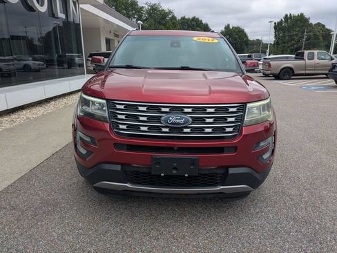 Used 2017 Ford Explorer Limited w/ Equipment Group 301A FWD image 11