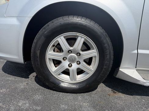 Used 2011 Chrysler Town & Country Touring FWD image 35