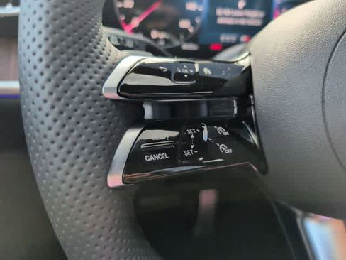 Used 2026 Mercedes-Benz GLC 300 image 23