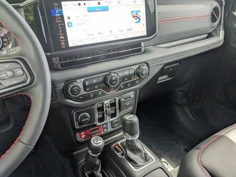 Certified 2024 Jeep Wrangler Unlimited Rubicon image 13