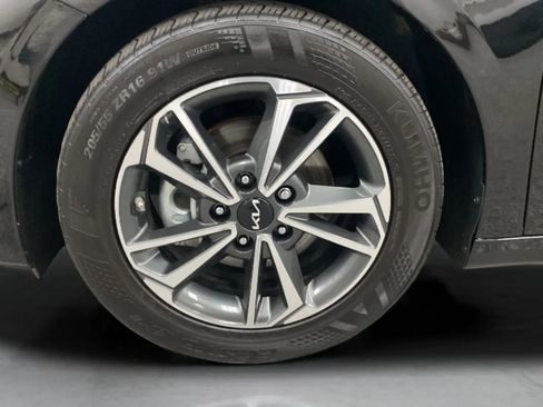 Used 2023 Kia Forte LXS FWD image 28
