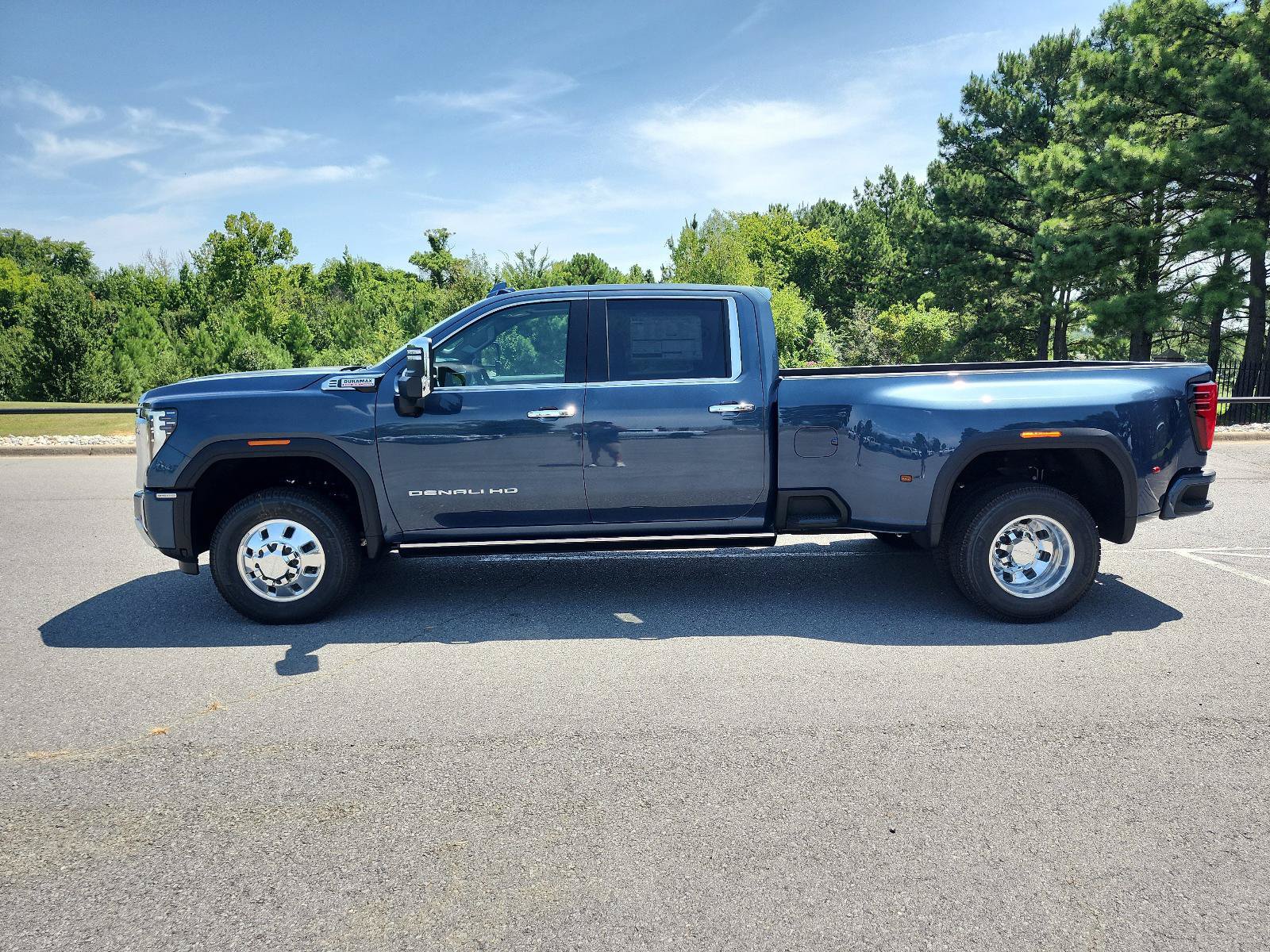New 2026 GMC Sierra 3500 Denali w/ Denali Reserve Package AWD/4WD image 2