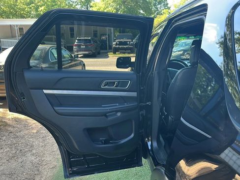 Used 2017 Ford Explorer XLT AWD/4WD image 17