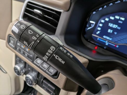 Used 2022 GMC Yukon XL Denali w/ Denali Premium Package image 18