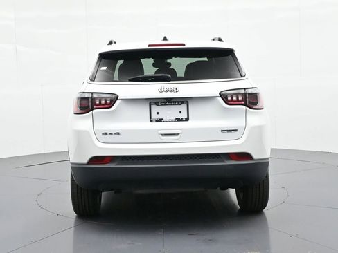 Used 2024 Jeep Compass Latitude AWD/4WD image 7