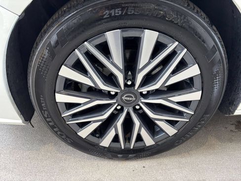 Used 2025 Nissan Altima 2.5 SV FWD image 30