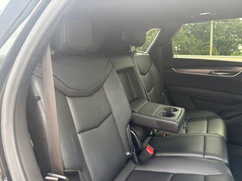 Used 2022 Cadillac XT5 Luxury w/ LPO, ONYX Package FWD image 40