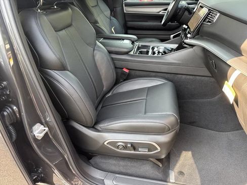 New 2026 Jeep Grand Wagoneer Limited AWD/4WD image 15